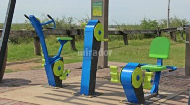 El paseo tiene bicicletas generadoras de energía a través de la actividad física y calentadores que se alimentan con energía solar. Gentileza: Municipalidad de San Lorenzo.