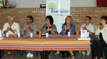 La presentación en Ibarlucea se realizó en la biblioteca que lleva el nombre del poeta. Gentileza: Daniel Aristizabal.