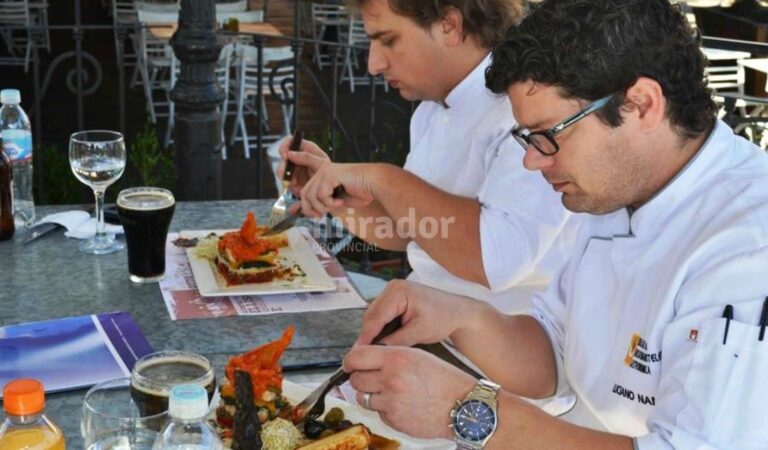Una costumbre rosarina es disfrutar la amplia gastronomía que ofrece la ciudad. Sin embargo