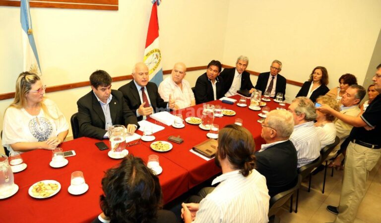 La comisión está integrada por profesionales de distintas universidades y centros de estudio. Gentileza: Gobierno de Santa Fe.