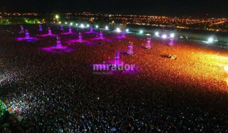 La multitud ricotera en un recital que sobrepasó la capacidad organizativa y terminó trágicamente: hubo dos muertos y varios heridos. Gentileza.