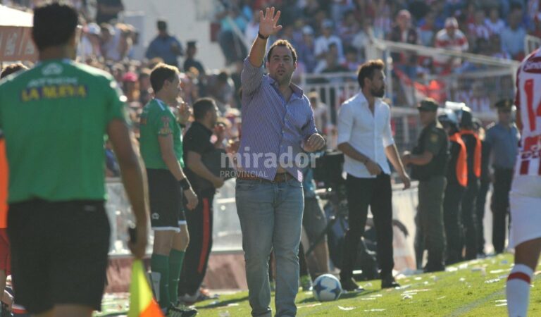 Ni cinco cambios. Aunque Pumpido hubiera cambiado medio equipo