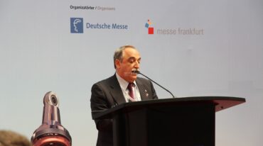 Ernesto. También posee una extensa trayectoria en el extranjero