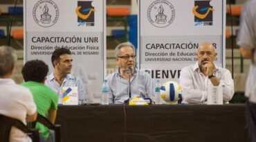 La conferencia de Julio Velasco en Rosario. 'Pretender ser como el fútbol es un utopía. Es imposible que ningún deporte ni siquiera se acerque por lo menos en los próximos 100 años'