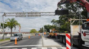 Este es el primero de cinco carteles. Los otros cuatro se sumarán luego de la licitación que se hará para adquirirlos. La apertura de sobres se hará el 12 de abril. Gentileza: Municipalidad de Santa Fe.
