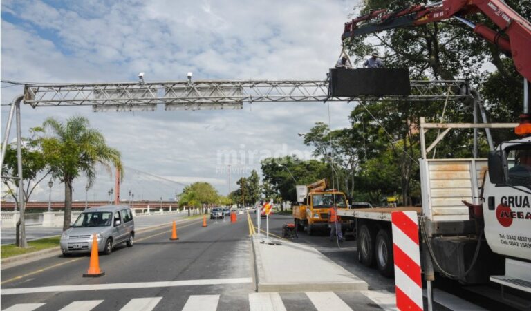 Este es el primero de cinco carteles. Los otros cuatro se sumarán luego de la licitación que se hará para adquirirlos. La apertura de sobres se hará el 12 de abril. Gentileza: Municipalidad de Santa Fe.