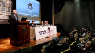 En el eje