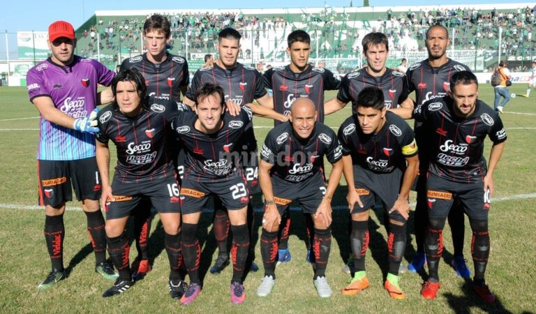 Dan que hablar al país. De pie: Broun