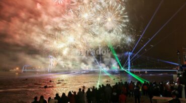 La presentación incluyó un espectáculo de fuegos artificiales y láseres. Gentileza: prensa Municipalidad de Santa Fe.