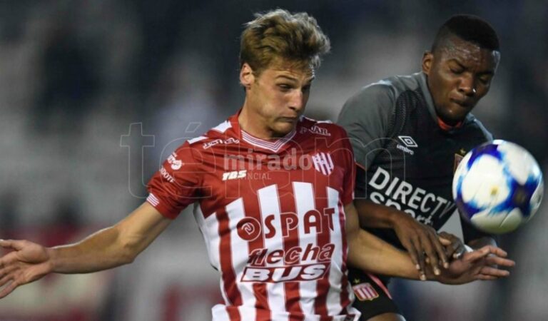 Unión recibió dos goles de en los primeros 25 minutos y no logró reponerse. Télam.