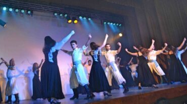 Homenaje. El elenco estable del Ballet Municipal de Firmat representó 'Destejiendo el tiempo'