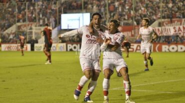 Nelson Acevedo festeja su gol