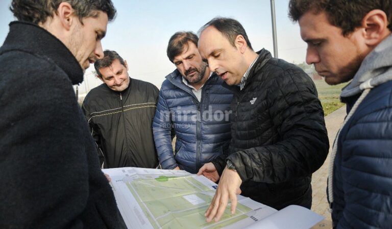 José Corral vio los avances de las tareas en la zona noreste. Gentileza: prensa Municipalidad de Santa Fe.