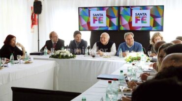 El gobernador hizo su primera reunión de gabinete en Reconquista en su 12ª visita a esa ciudad. Gentileza: prensa Gobierno de Santa Fe.