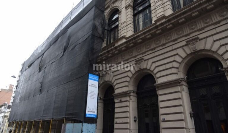 La Municipalidad de Rosario oficializó un convenio para la restauración del teatro aportando un 80% de los fondos. Gentileza: prensa Municipalidad de Rosario.
