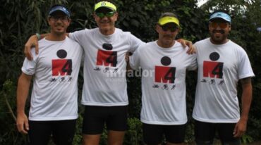 Listos. Los cuatro venadenses que van a afrontar la prueba atlética más exigente del mundo: el triatlón Ironman. Gentileza: Transmedia.