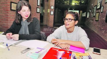 Violeta Guitart y Magalí Brosio