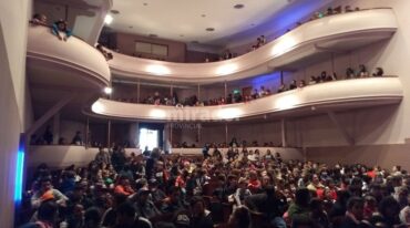 La gente acudió masivamente al teatro a ver los espectáculos para chicos en la primera semana de receso. Gentileza: prensa Municipalidad de Casilda.