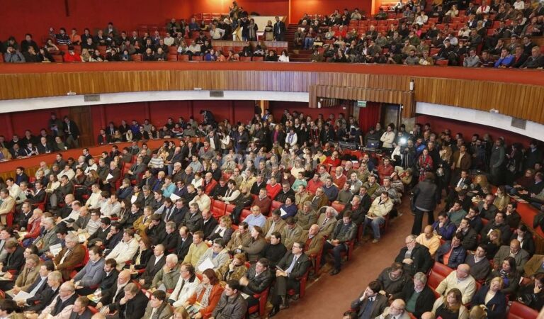 El Centro Cultural Provincial de la ciudad de Santa Fe se colmó para escuchar la propuesta del gobernador a la administración Macri. Gentileza: prensa Gobierno de Santa Fe.