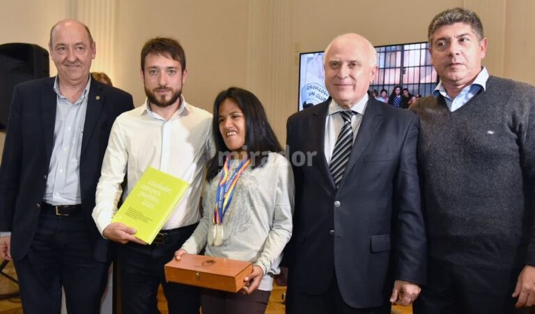 En el acto se premió también a la atleta Yanina Martínez