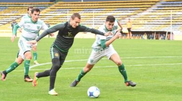 Marco Ruben ya giró en el área y está a punto de convertir su gol. Gentileza: prensa Rosario Central.