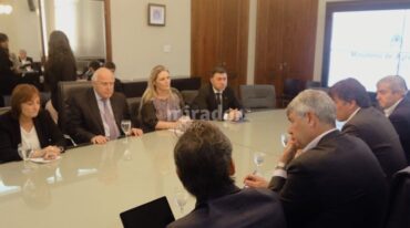 Desde los gobiernos provincial y nacional buscan soluciones a las restricciones estadounidenses del biodiesel santafesino. Gentileza: prensa Gobierno de Santa Fe.