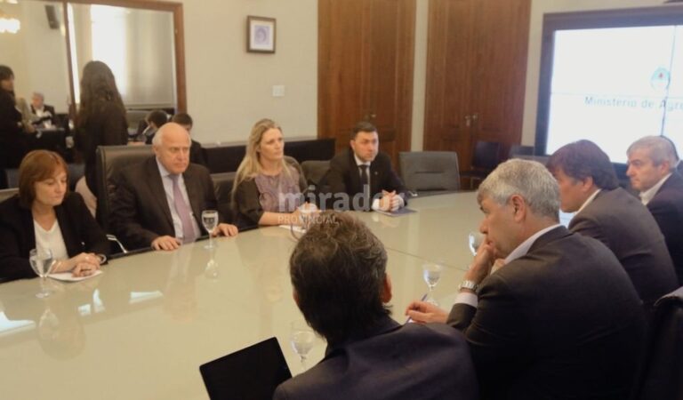 Desde los gobiernos provincial y nacional buscan soluciones a las restricciones estadounidenses del biodiesel santafesino. Gentileza: prensa Gobierno de Santa Fe.