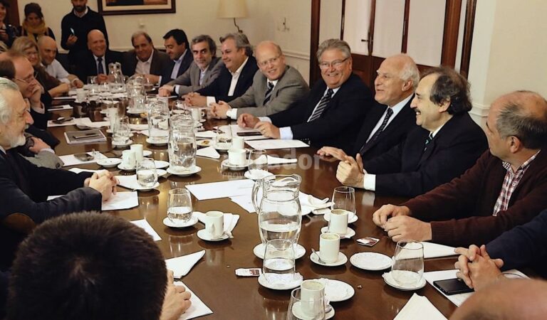 El dirigente de la UCR fue recibido por todo el gabinete de Miguel Lifschitz. Gentileza: prensa Gobierno de Santa Fe.