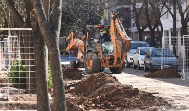 El colector a renovar se extiende por la calzada de calle Maipú desde Montevideo hasta bulevar 27 de Febrero. Gentileza: prensa Municipalidad de Rosario.