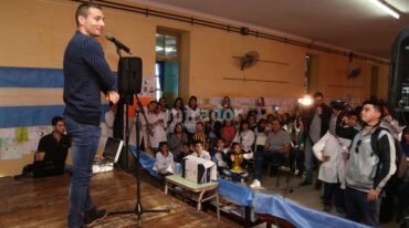 Reconocimiento. La escuela 6.370 de Fray Luis Beltrán rindió homenaje al capitán de Rosario Central