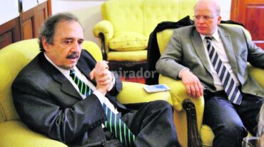 Respaldo. Alfonsín en Casa de Gobierno donde compartió la parte final de la reunión de gabinete