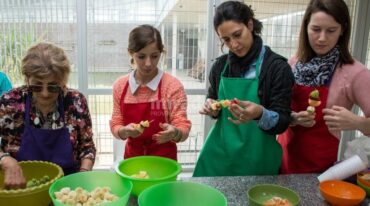 La publicación es impulsada por el Gabinete Joven junto a la Dirección Provincial de Adultos Mayores y a la Dirección Provincial de Seguridad Alimentaria. Gentileza: prensa Gobierno de Santa Fe.