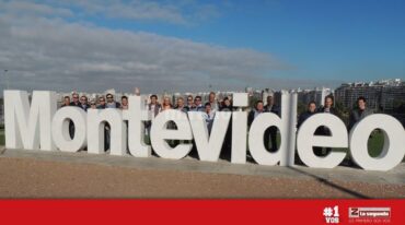 Los mejores empleados de La Segunda viajaron a Montevideo a ver Uruguay-Argentina. Gentileza: prensa Nueva Comunicación.