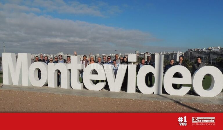 Los mejores empleados de La Segunda viajaron a Montevideo a ver Uruguay-Argentina. Gentileza: prensa Nueva Comunicación.