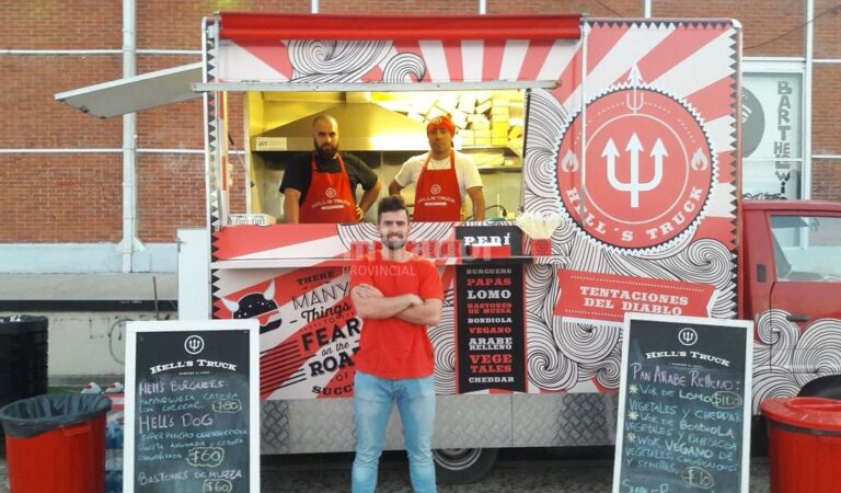 Hells Truck. Franco Mariani (foto) y Federico Borgonovo cristalizaron su camión de comidas tras el visto bueno del Concejo. Ahora funcionan todos los días. Mirador Provincial.