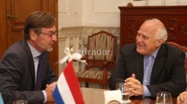 Ambos funcionarios hablaron acerca de profundizar lazos de cooperación en materia de conexiones portuarias. Gentileza: prensa Gobierno de Santa Fe.
