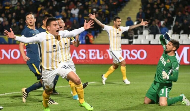 Mauricio Martínez festeja su gol. Guillermo Sara