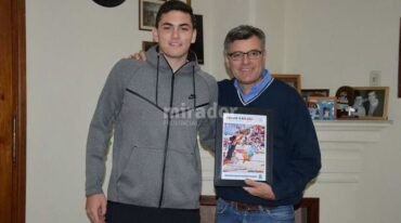 El jugador de hándbol intenvendrá con el seleccionado argentino en los Juegos Olímpicos de la Juventud. Gentileza: prensa Municipalidad de Venado Tuerto.