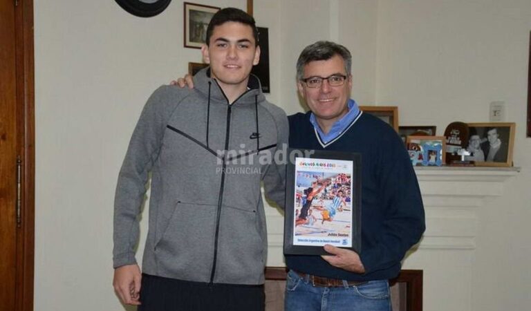 El jugador de hándbol intenvendrá con el seleccionado argentino en los Juegos Olímpicos de la Juventud. Gentileza: prensa Municipalidad de Venado Tuerto.