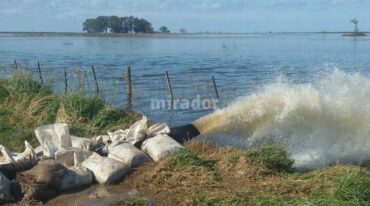 Problemática. La comuna trabajaba con dos bombas de un millón 200 mil litros de agua por hora para aliviar la situación. Gentileza: prensa Comuna de Aarón Castellanos.