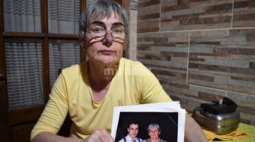 Desde hace más de una década Mabel Fernández ata cabos sueltos en la zona sur de Santa Fe y también más arriba. Gentileza: Transmedia TV.