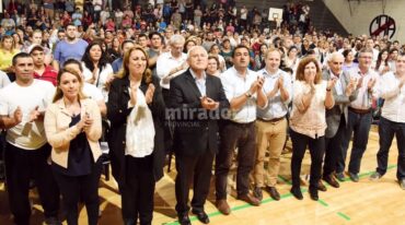 La entrega de los boletos se realizó el lunes en Sportivo América con la presencia del gobernador. Gentileza: prensa Gobierno de Santa Fe.