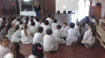 Para trabajar se utilizó como material disparador una serie de videos educativos sobre el rol del peatón