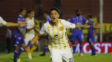 Fernando Zampedri festeja su gol