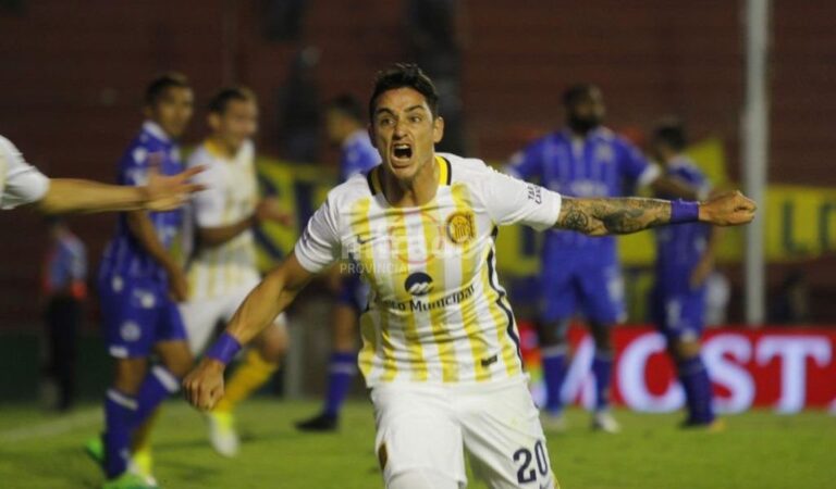 Fernando Zampedri festeja su gol