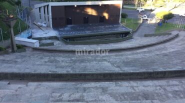 El estadio griego continúa deteriorado y sin avances en su plan de recuperación. Mirador Provincial.