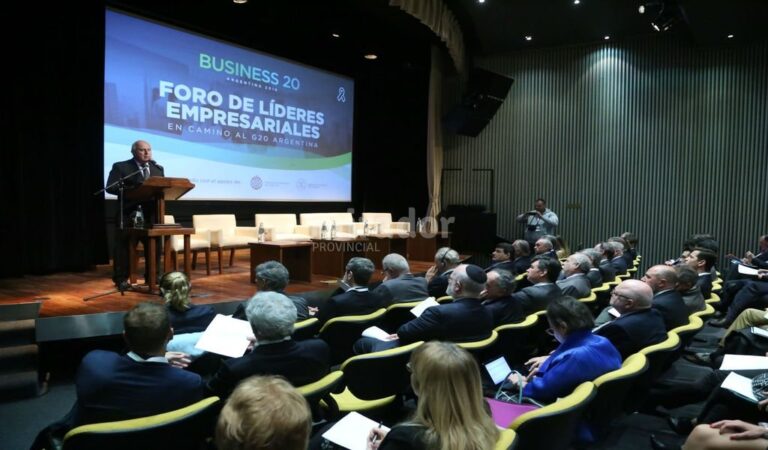 El foro abordó la oportunidad que tiene Argentina para presidir en 2018 el G20 y el desafío que esto implica para los empresarios nacionales. Gentileza: prensa Gobierno de Santa Fe.