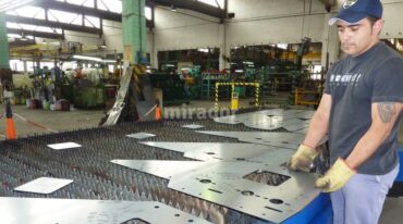 Casi la mitad de las empresas consultadas durante la segunda quincena de octubre de 2017 calificó como creciente su nivel de demanda de productos. Archivo.