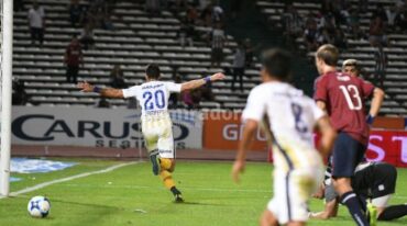 Fernando Zampedri festeja su gol para la victoria centralista. Gentileza: prensa Rosario Central.