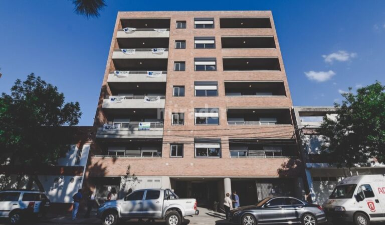El edificio terminado está en Moreno al 2.500